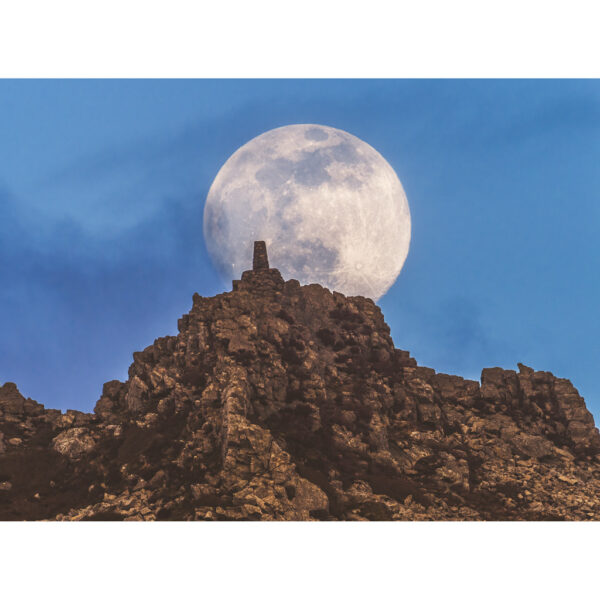 Moon rise over Manstone Rock, Stiperstones