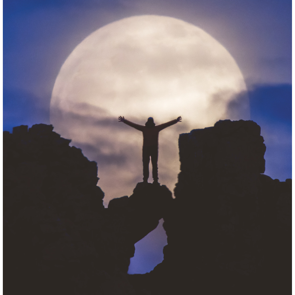 AFPS103 Full Moon over Devil's Chair